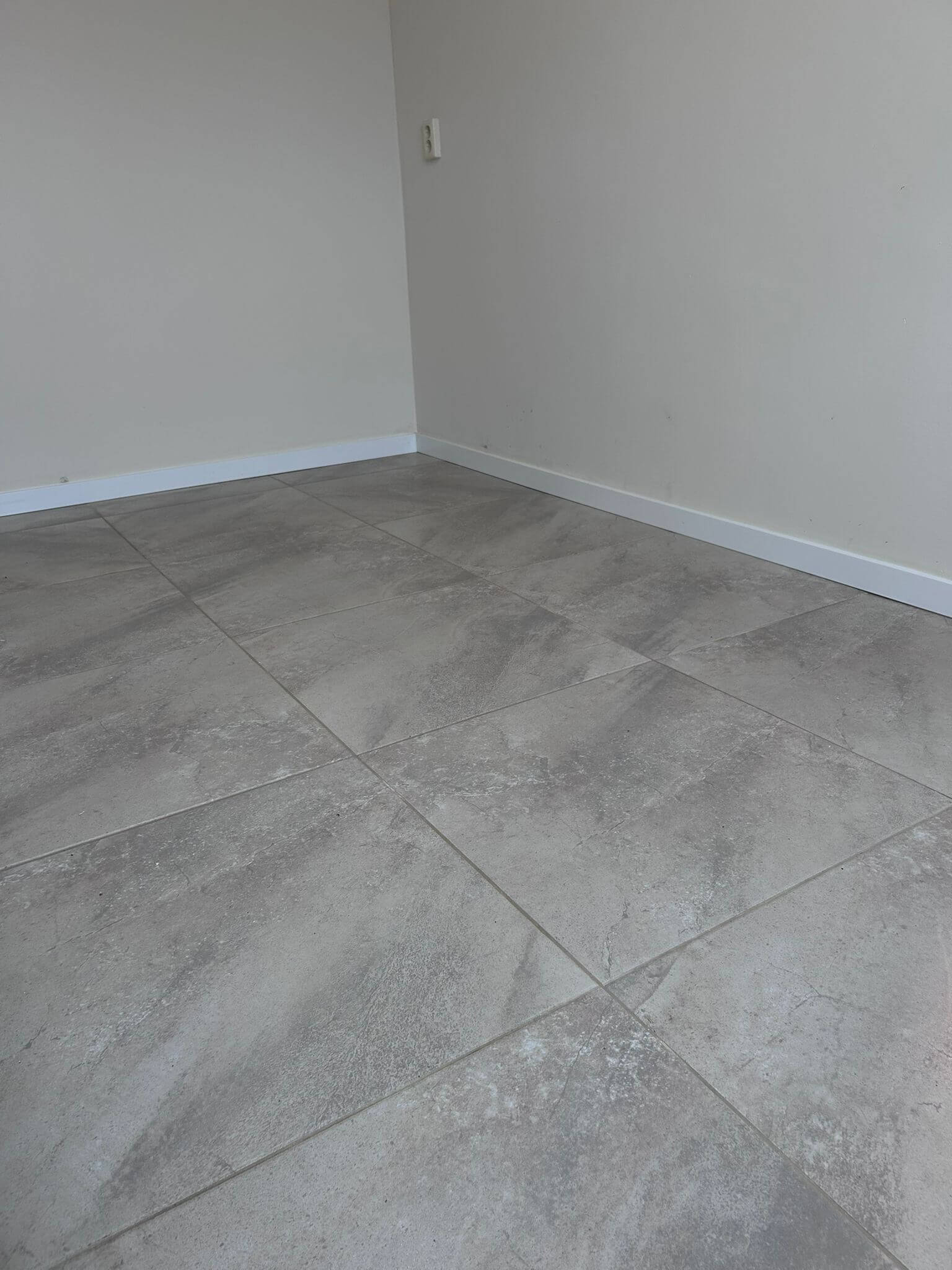 Laminaatvloer leggen Amsterdam – vloer renovatie door VernieuwNu