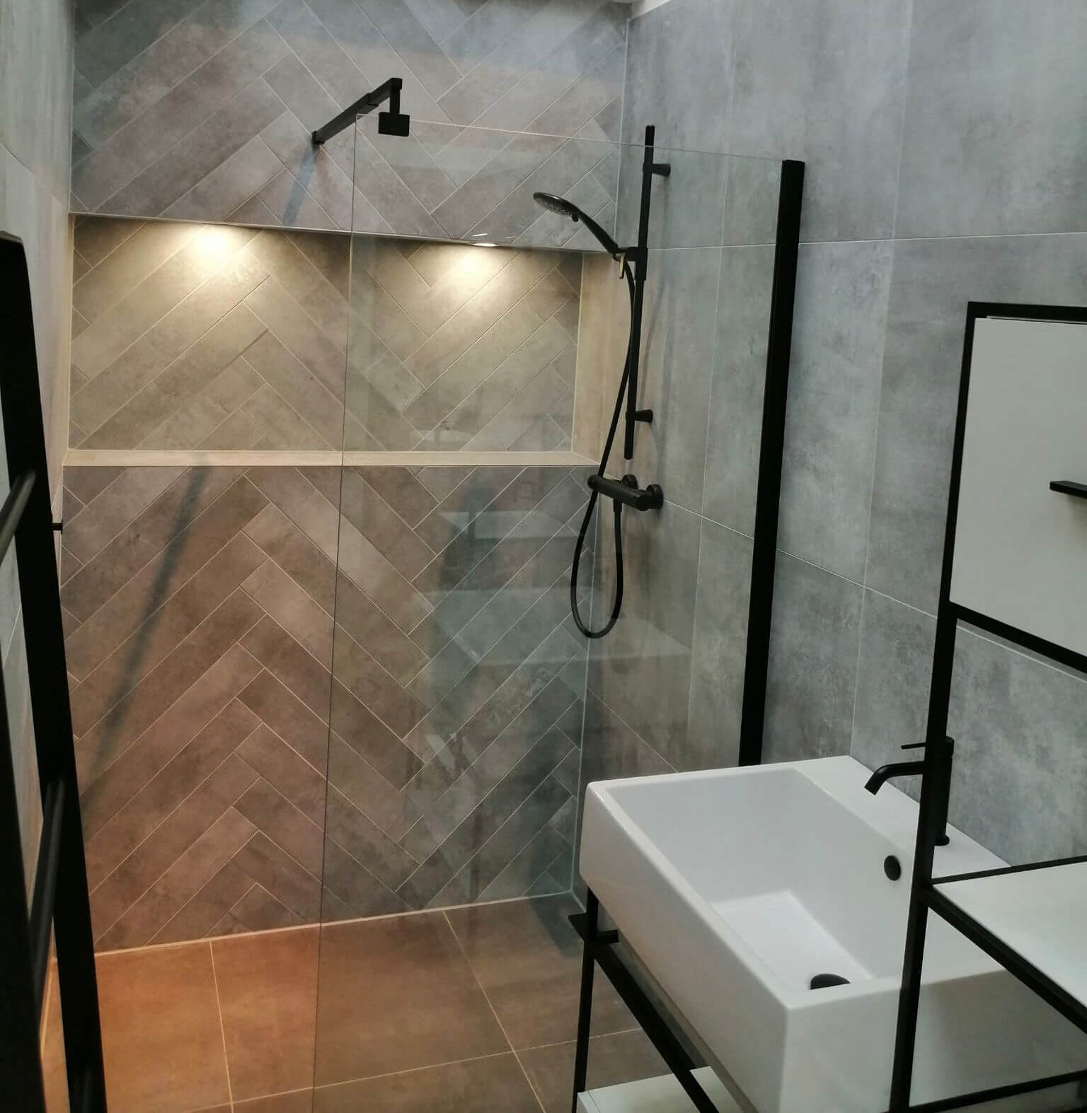 Badkamer verbouwen Amsterdam – tegelwerk en sanitair montage